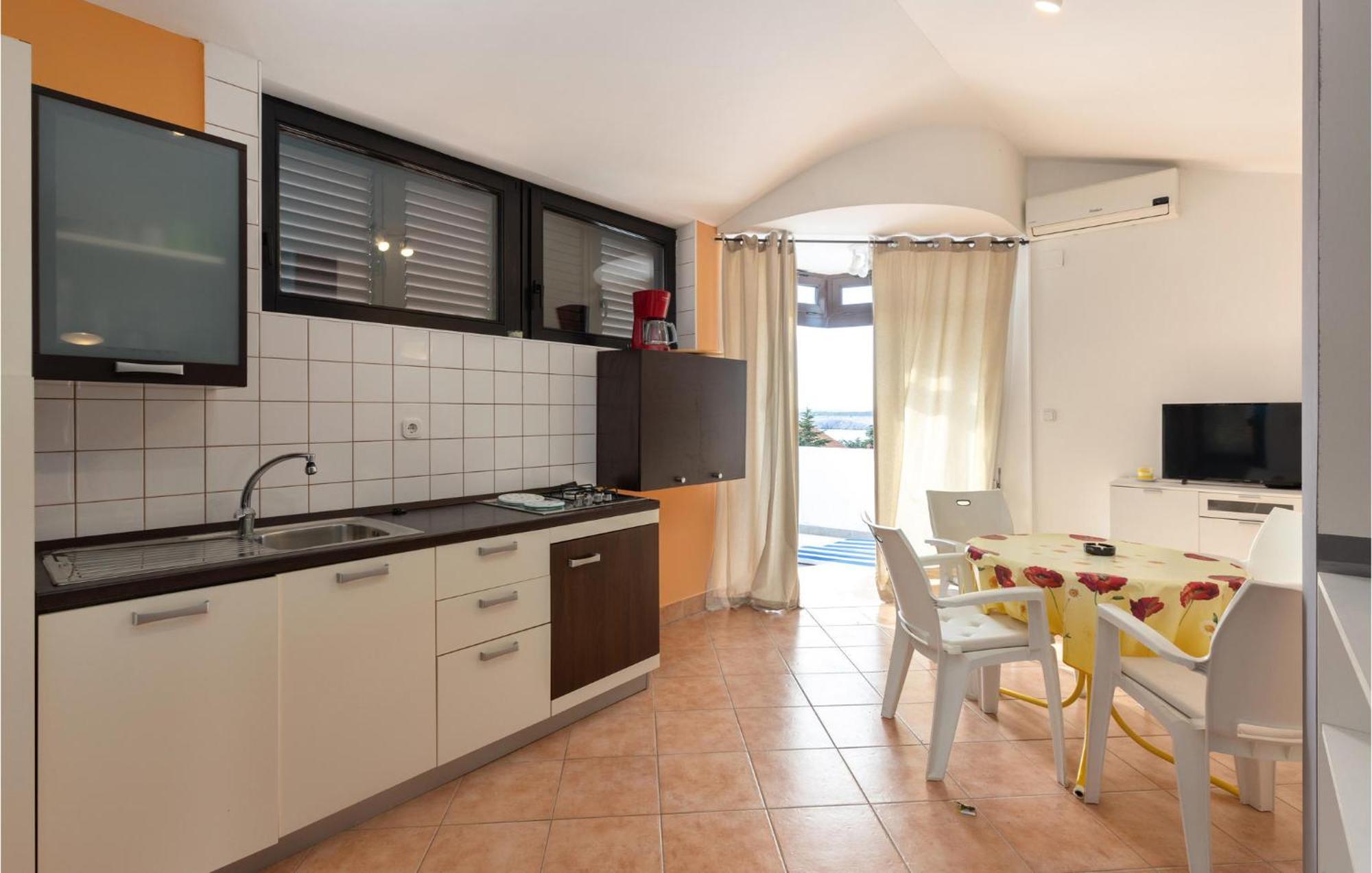 1 Bedroom Cozy Apartment In Jadranovo Kültér fotó