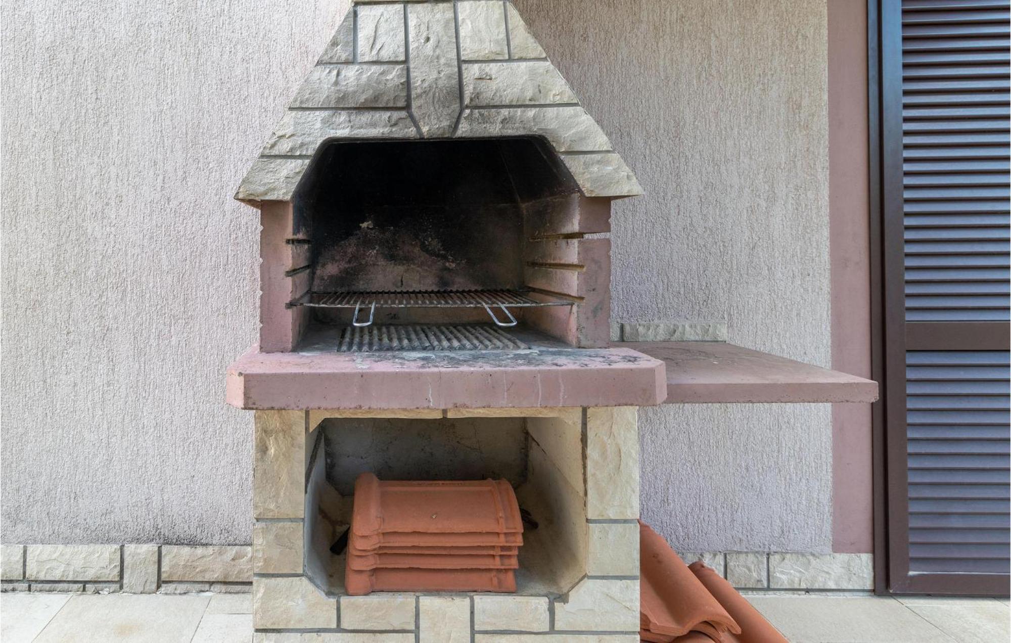 1 Bedroom Cozy Apartment In Jadranovo Kültér fotó