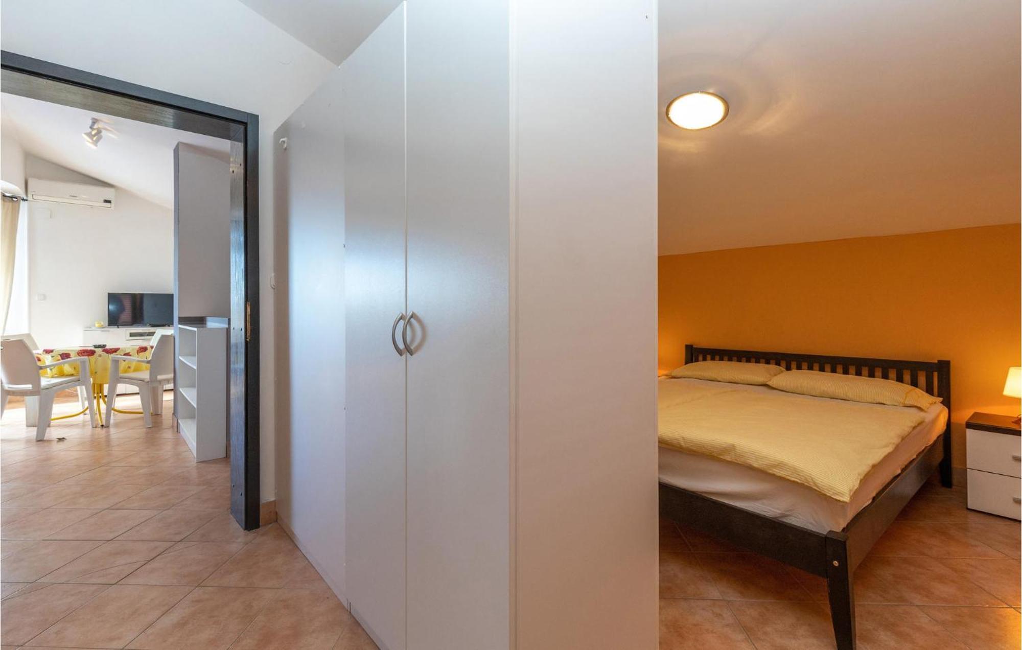 1 Bedroom Cozy Apartment In Jadranovo Kültér fotó