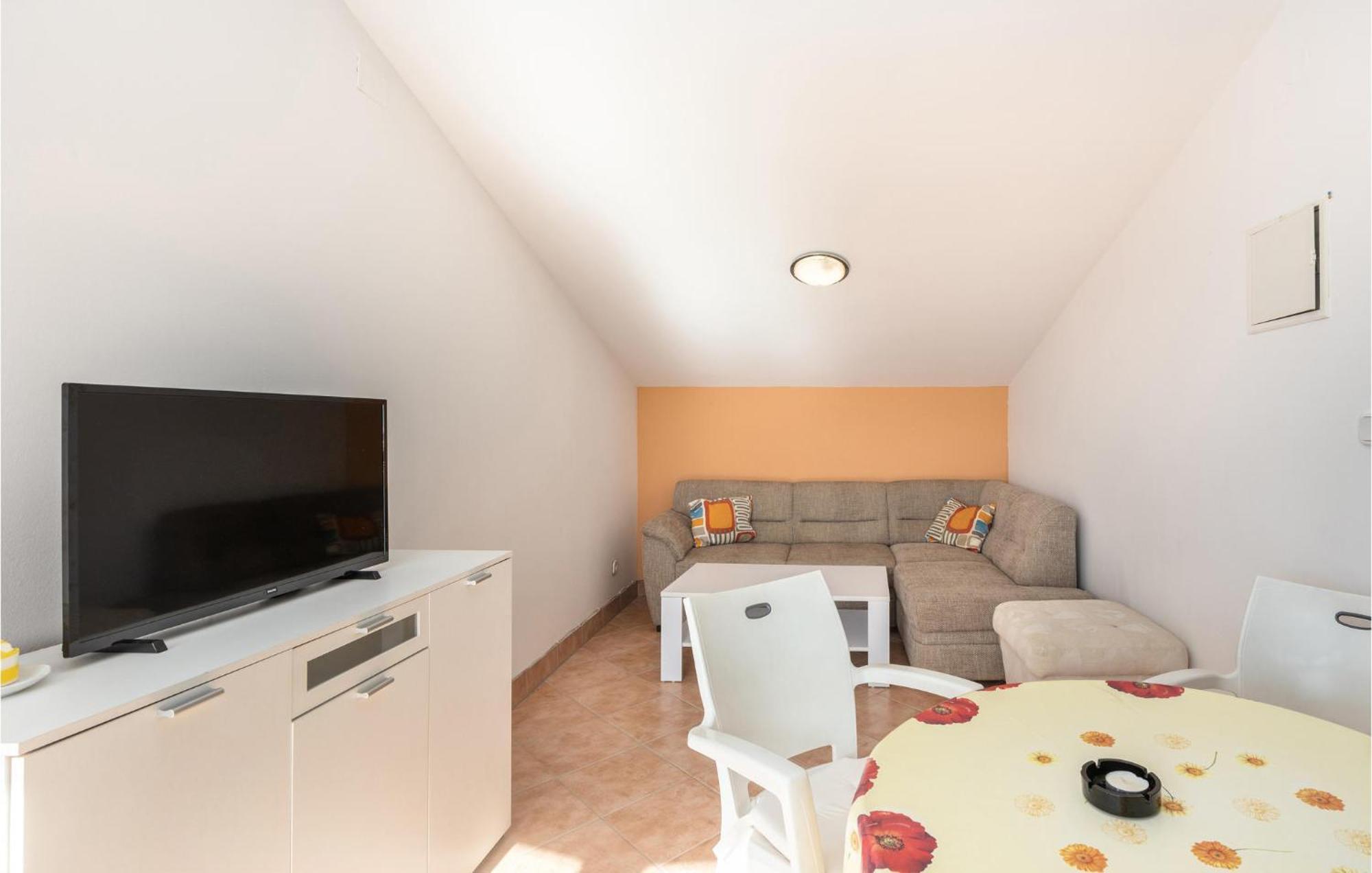 1 Bedroom Cozy Apartment In Jadranovo Kültér fotó